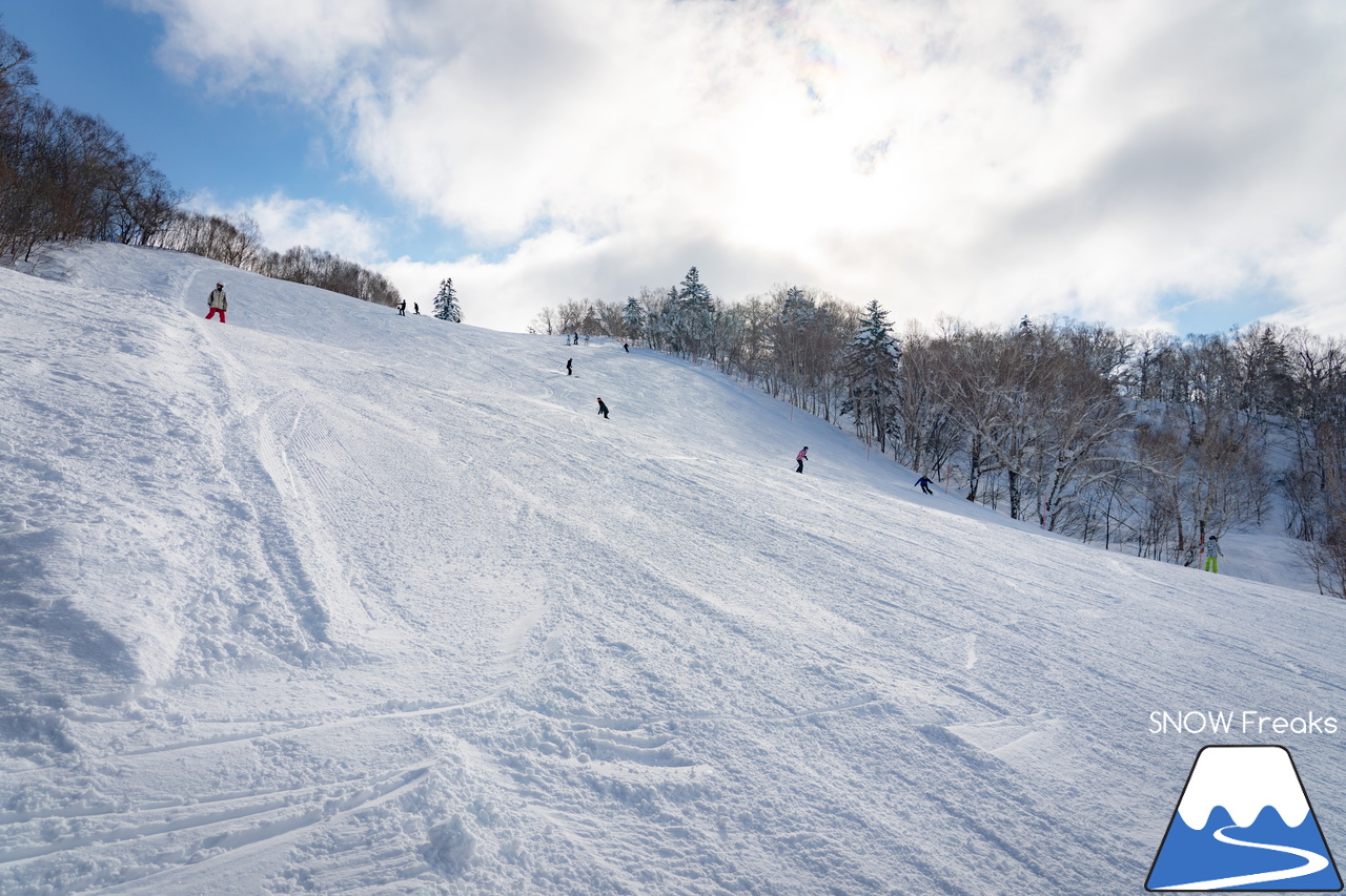 キロロリゾート｜真っ白な雪と真っ青な空。粉雪ゲレンデクルージングが気持ち良いキロロ。この週末は『Sweet Protection 試着会』も開催中！